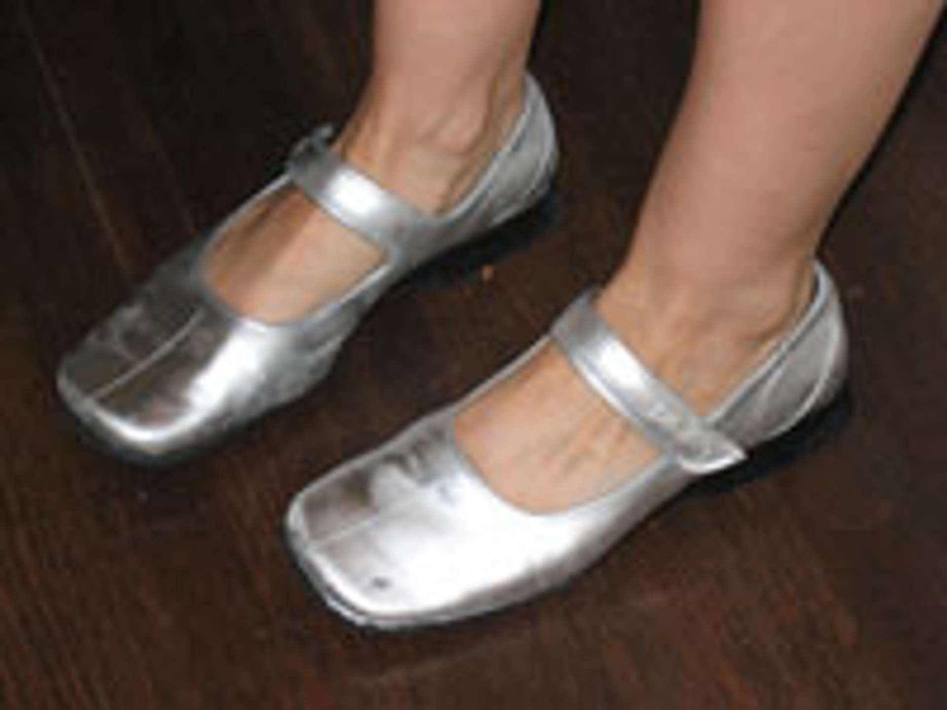 how to spray paint shoes